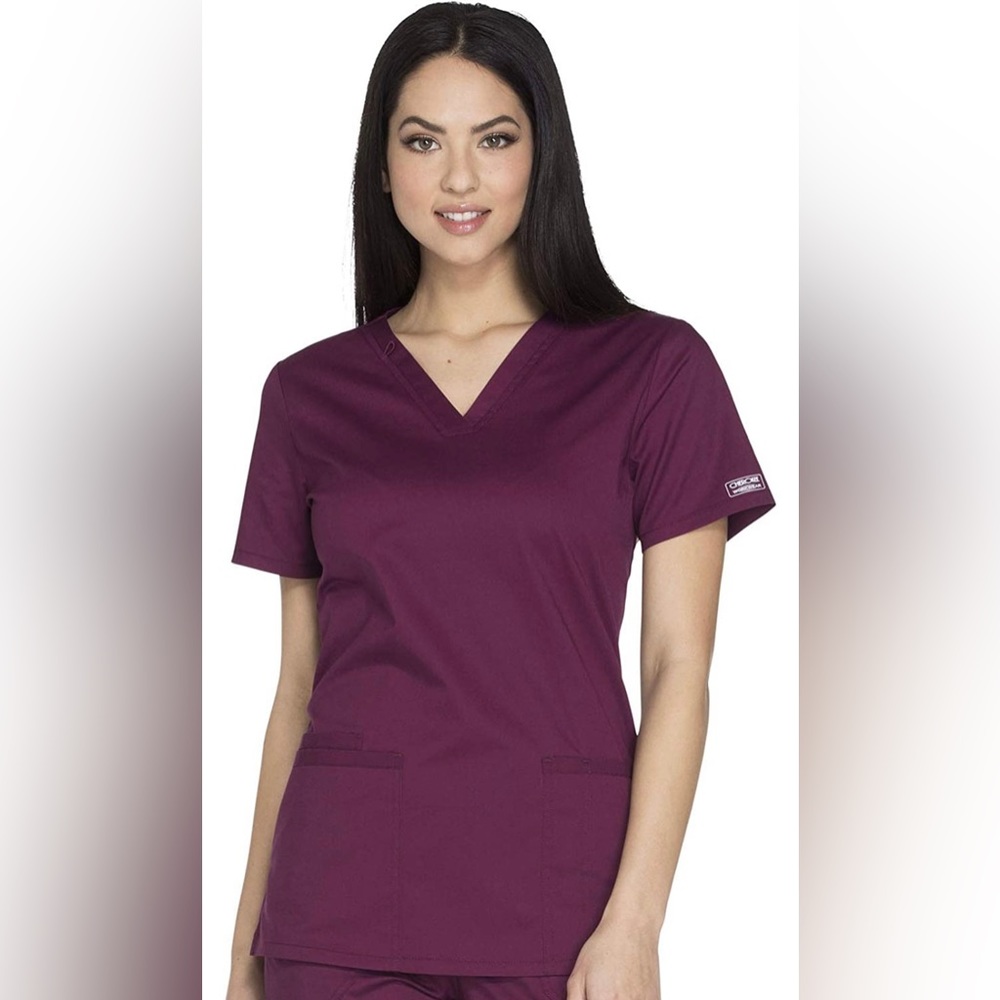 👚🩺NWOT Women’s scrub top Cherokee brand size L